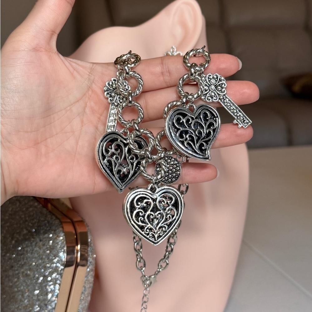 ⚜️ Silver Heart and Key Charm Necklace - Picture 7 of 9